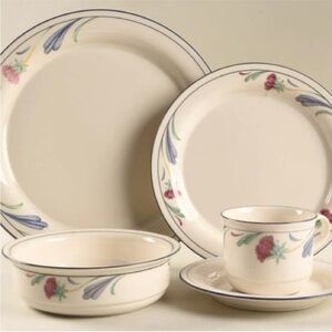Lenox Chinastone Poppies on Blue 5 Piece Place Setting with Floral Design